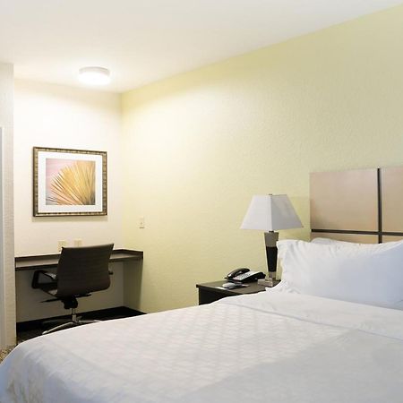 Candlewood Suites Bay City By Ihg Bagian luar foto