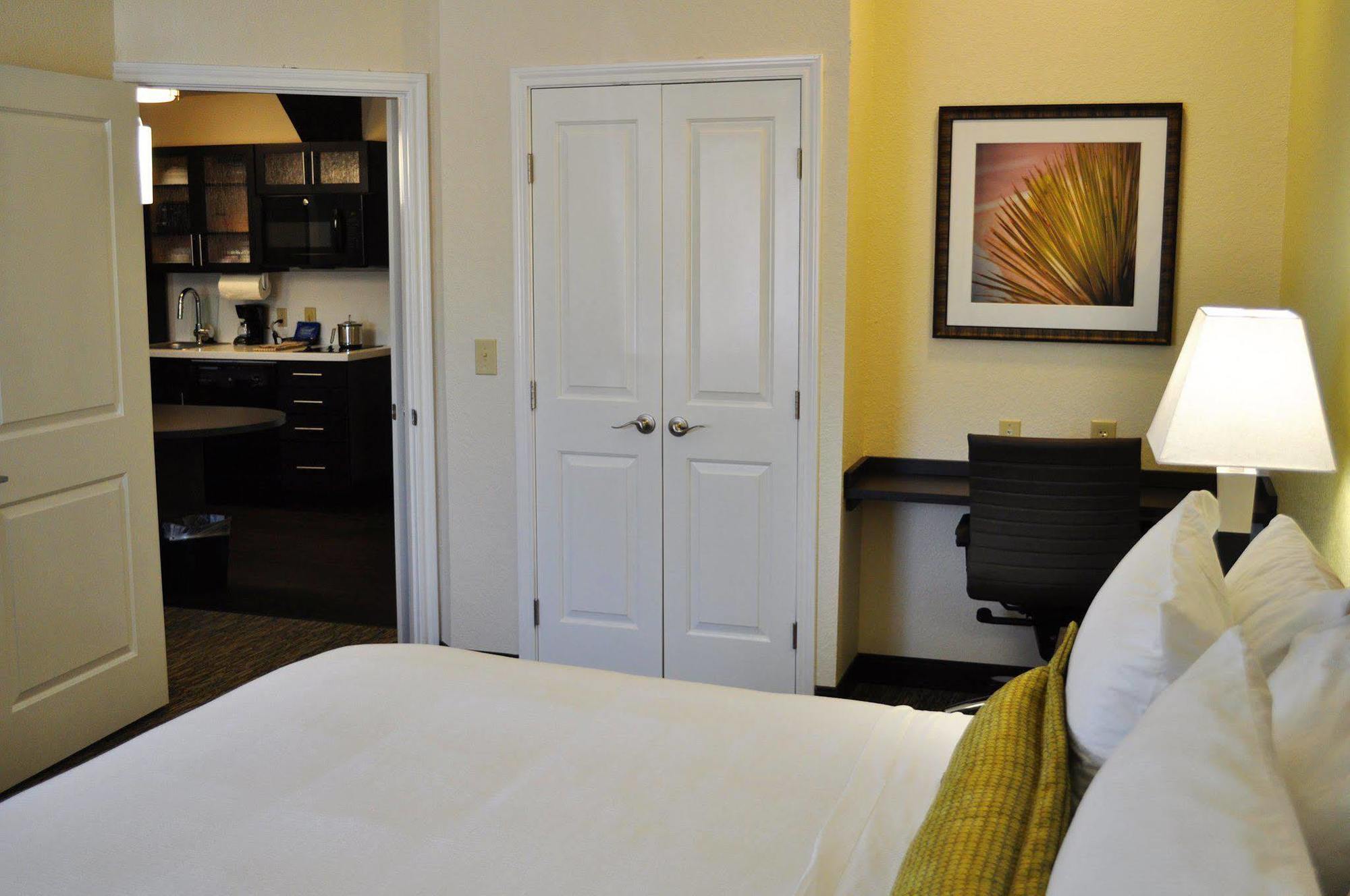 Candlewood Suites Bay City By Ihg Bagian luar foto