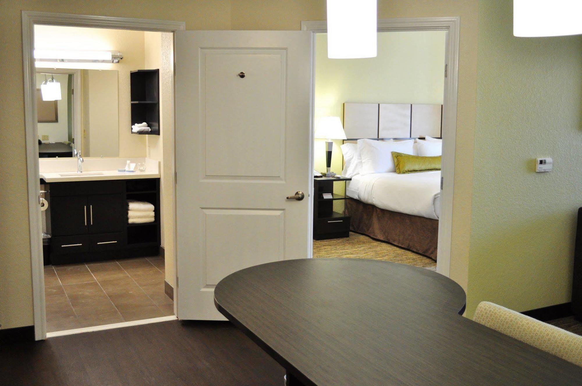 Candlewood Suites Bay City By Ihg Bagian luar foto