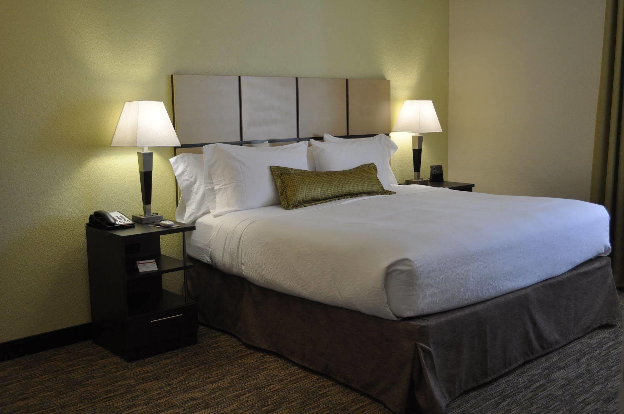 Candlewood Suites Bay City By Ihg Bagian luar foto